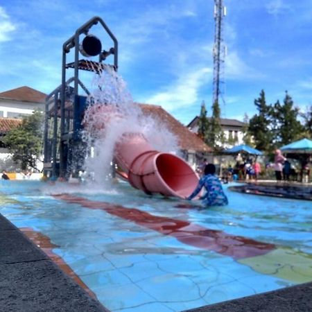 Puncak Village Hotel & Kampung Main Anak Gadok Экстерьер фото