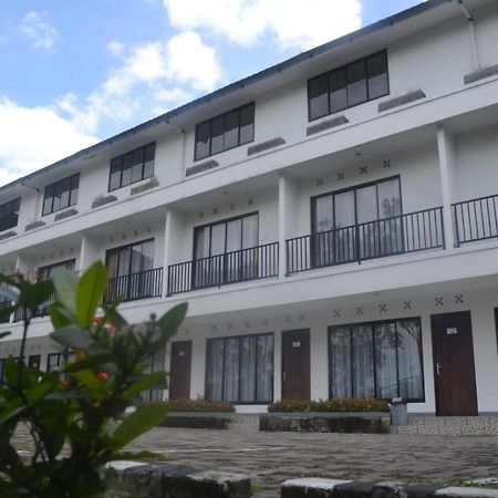 Puncak Village Hotel & Kampung Main Anak Gadok Экстерьер фото